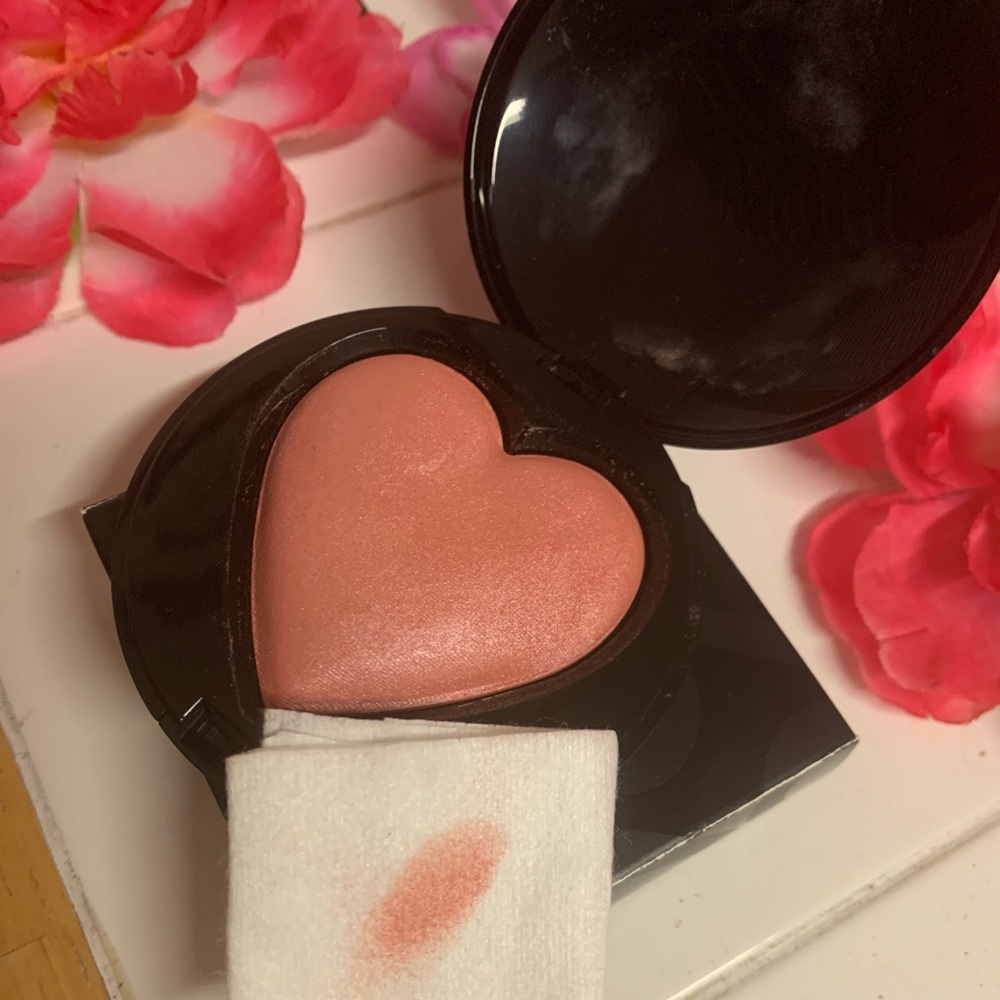 Giving Heart Baked Cheek powder limited edition